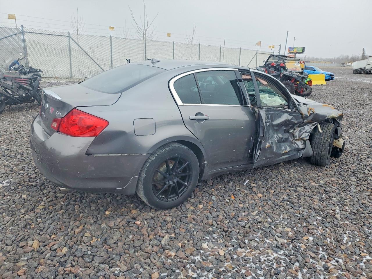 2010 INFINITI G37 photo 3
