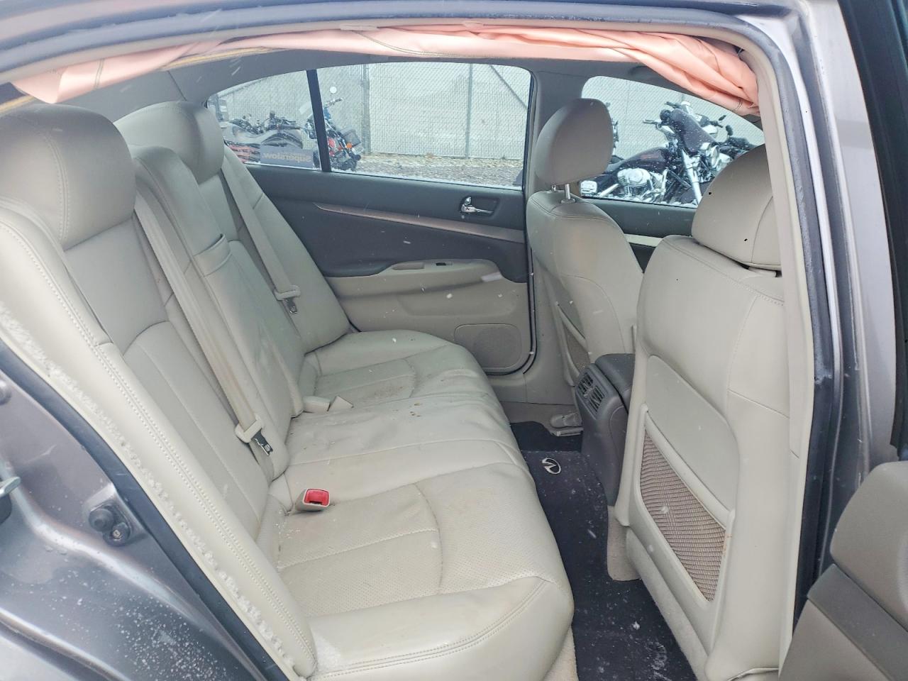 2010 INFINITI G37 photo 10