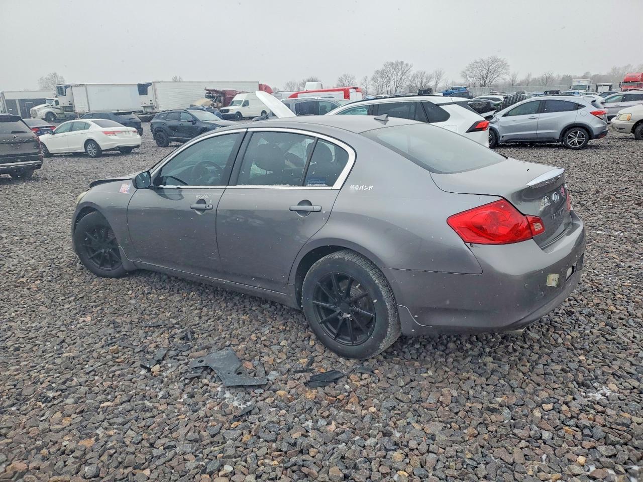 2010 INFINITI G37 photo 2
