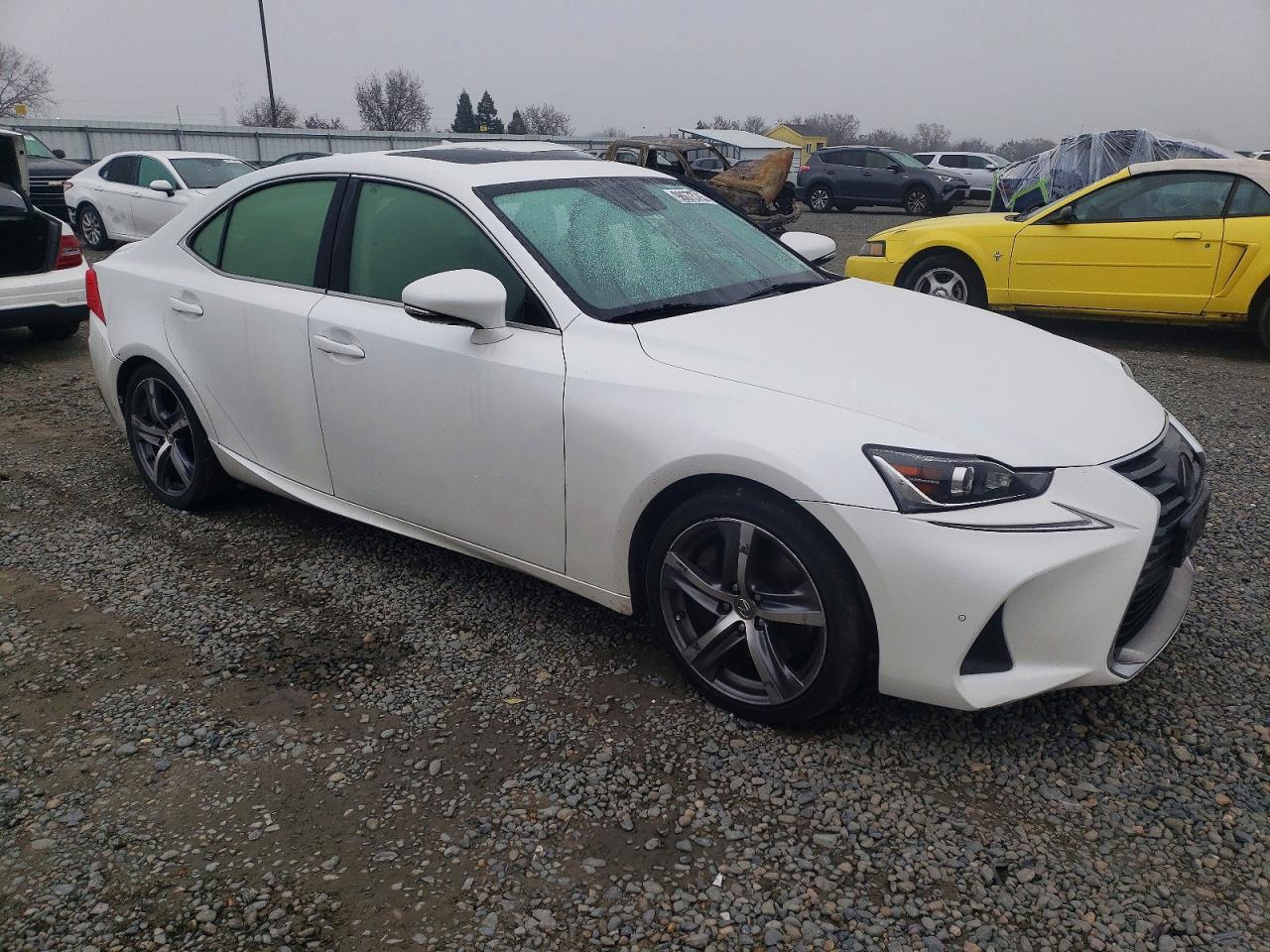 2017 LEXUS IS 200T photo 4