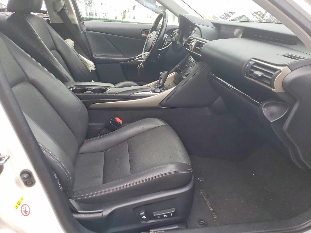 2017 LEXUS IS 200T photo 7