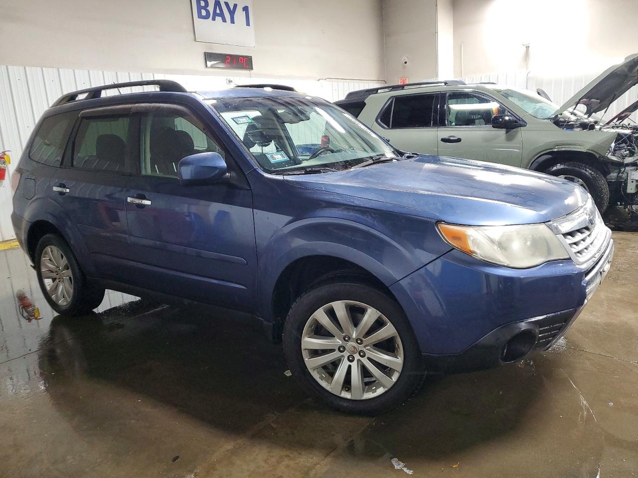 2011 SUBARU FORESTER 2.5X PREMIUM photo 4