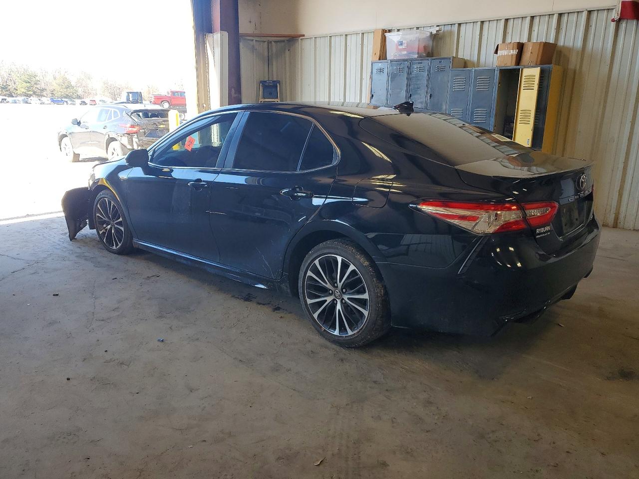 2020 TOYOTA CAMRY SE photo 2