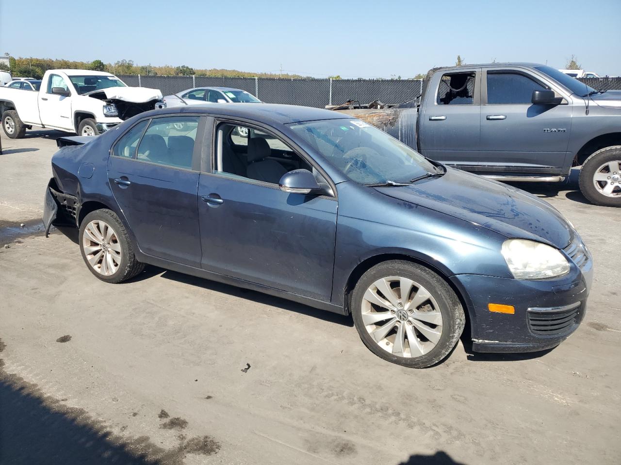 2009 VOLKSWAGEN JETTA S photo 4