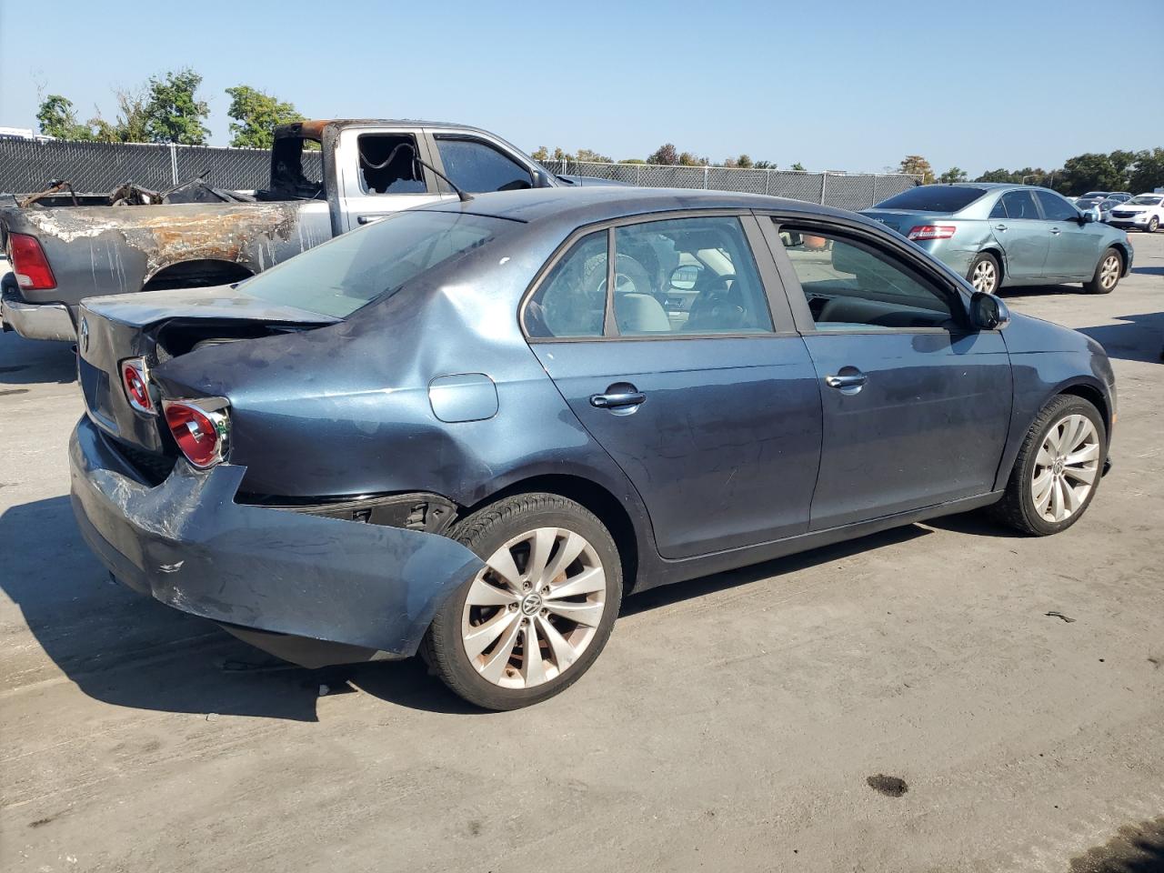 2009 VOLKSWAGEN JETTA S photo 3