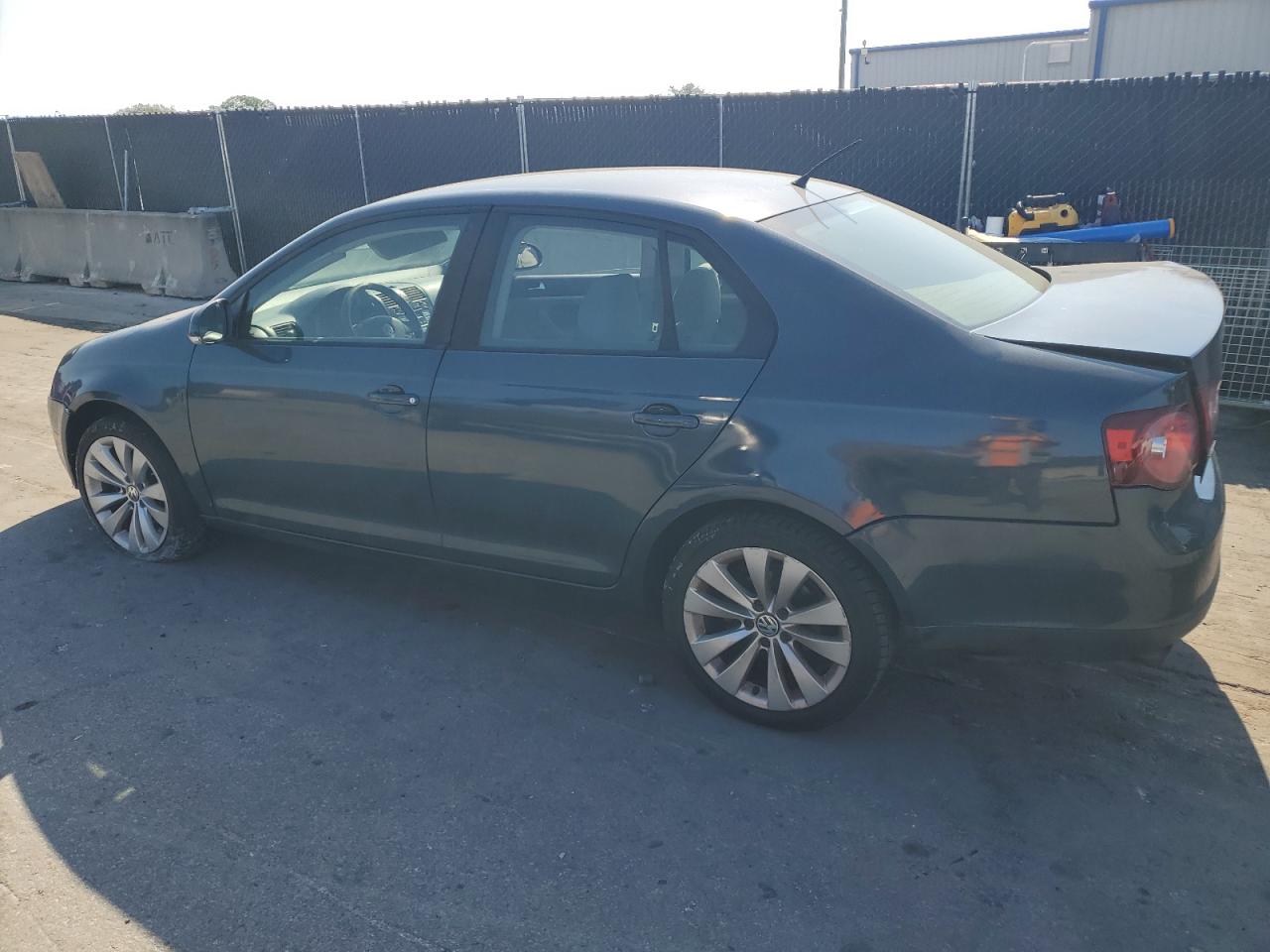 2009 VOLKSWAGEN JETTA S photo 2