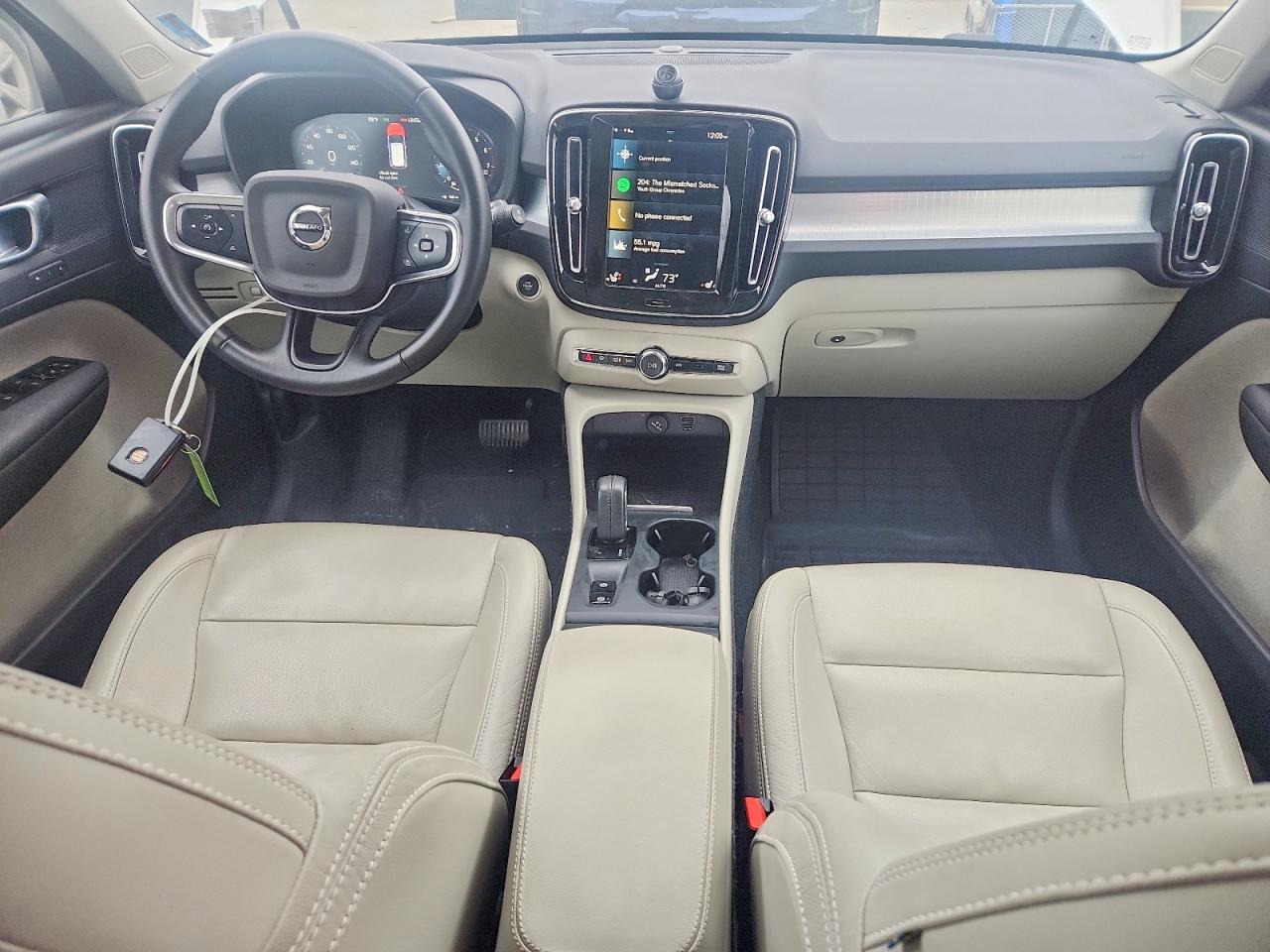 2021 VOLVO XC40 T5 MOMENTUM photo 8