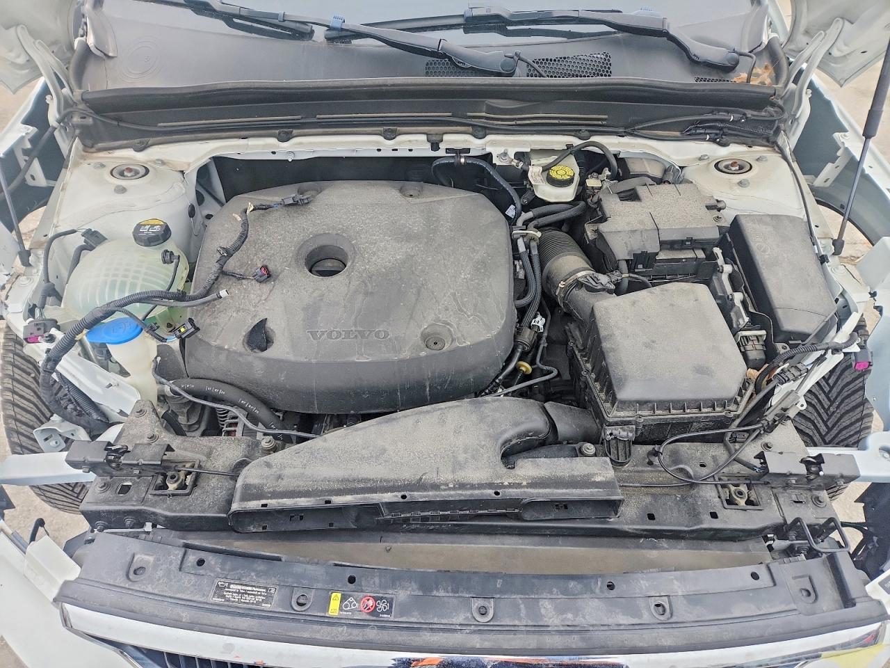 2021 VOLVO XC40 T5 MOMENTUM photo 12