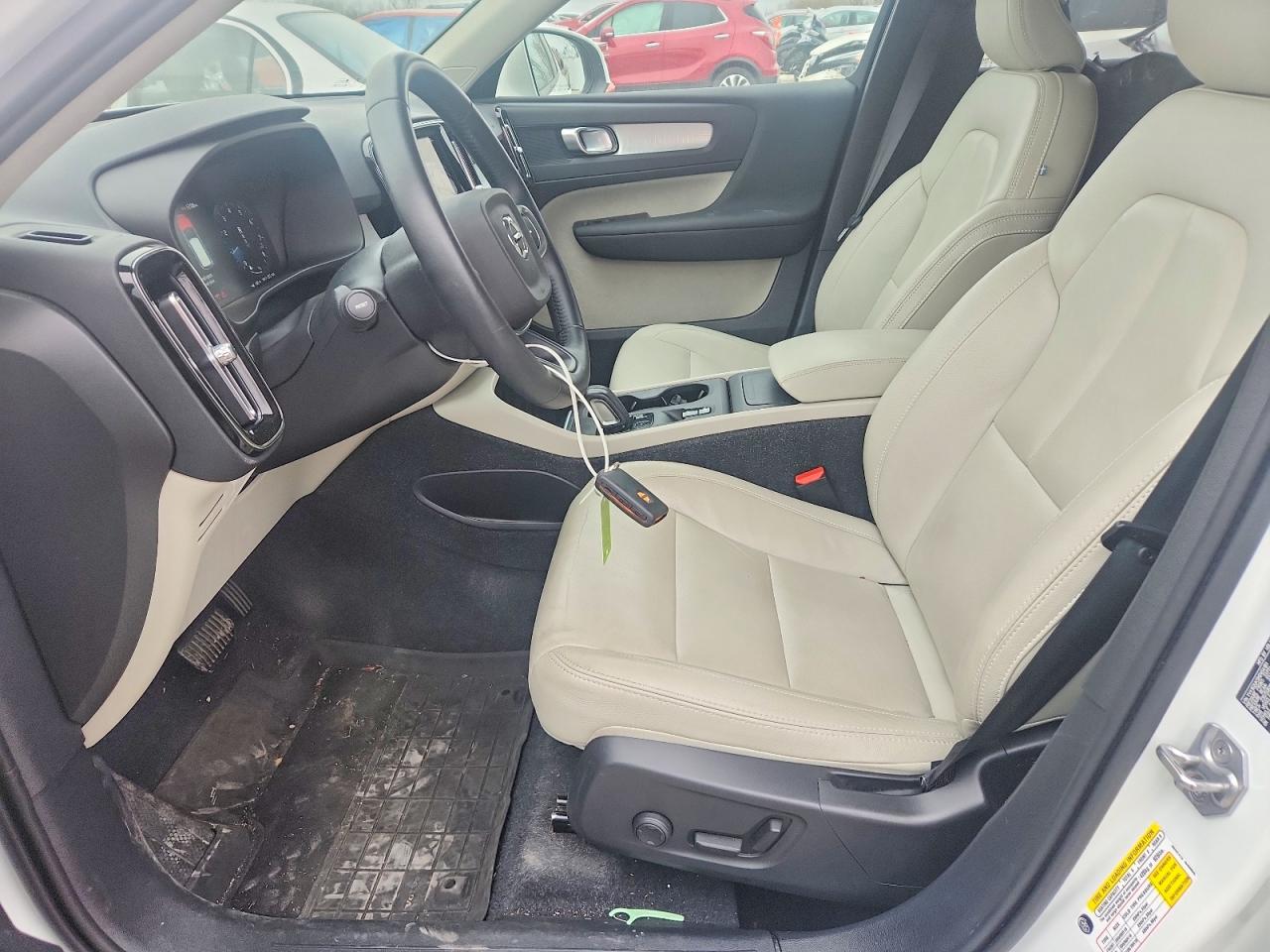 2021 VOLVO XC40 T5 MOMENTUM photo 7