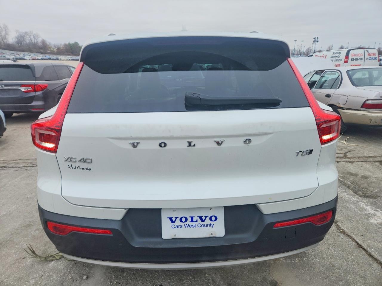 2021 VOLVO XC40 T5 MOMENTUM photo 6
