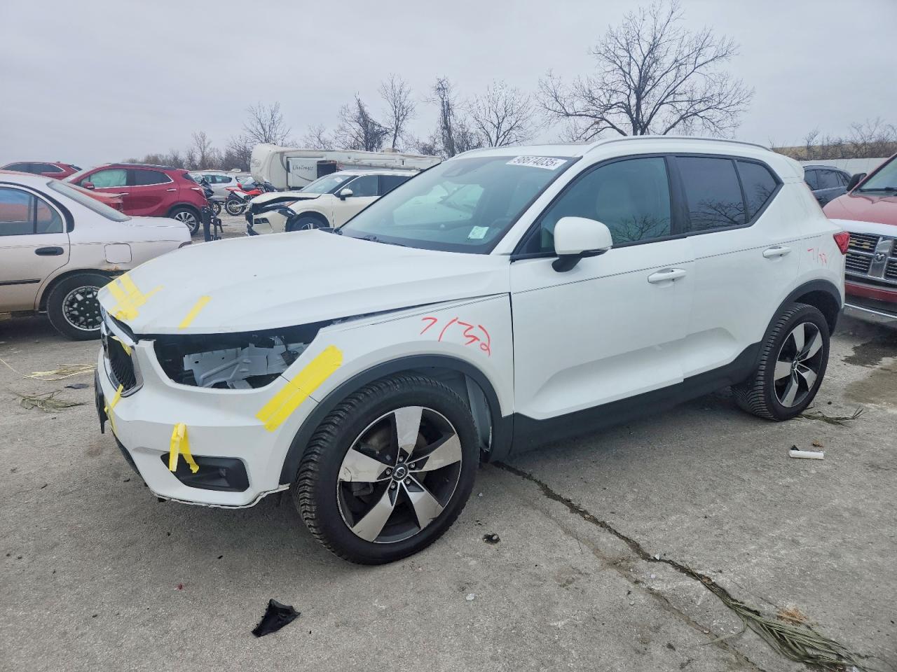2021 VOLVO XC40
