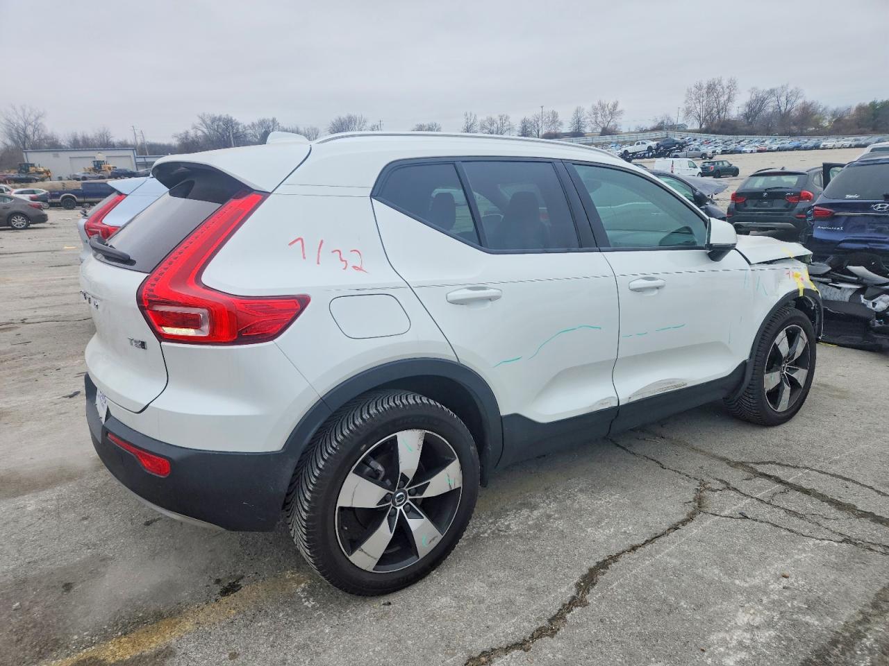 2021 VOLVO XC40 T5 MOMENTUM photo 3