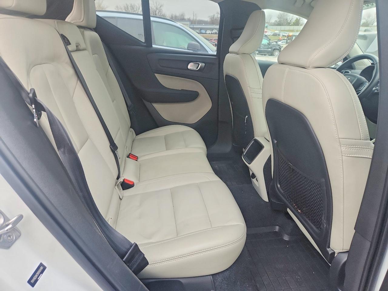 2021 VOLVO XC40 T5 MOMENTUM photo 11