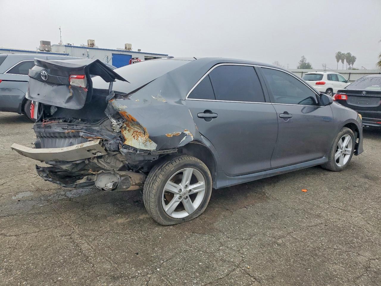 2013 TOYOTA CAMRY L photo 3