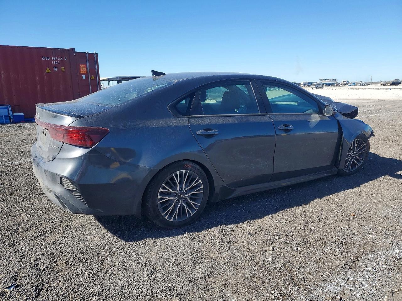 2023 KIA FORTE GT LINE photo 3