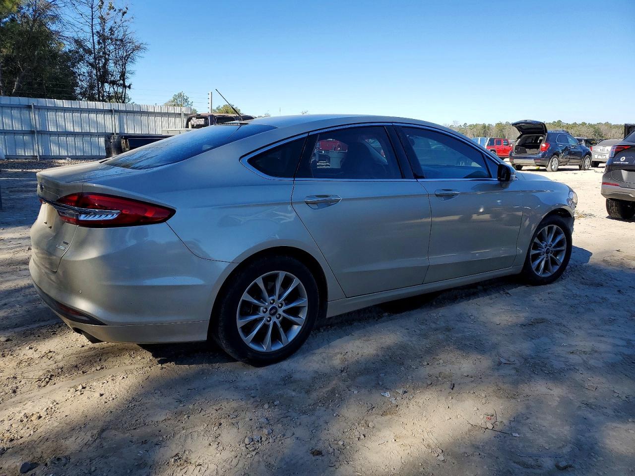 2017 FORD FUSION SE photo 3