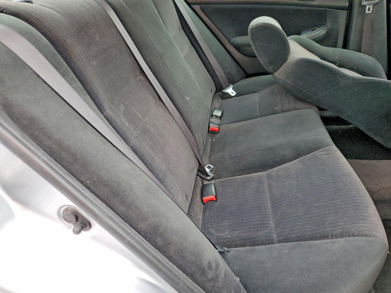 2005 HONDA ACCORD DX photo 28