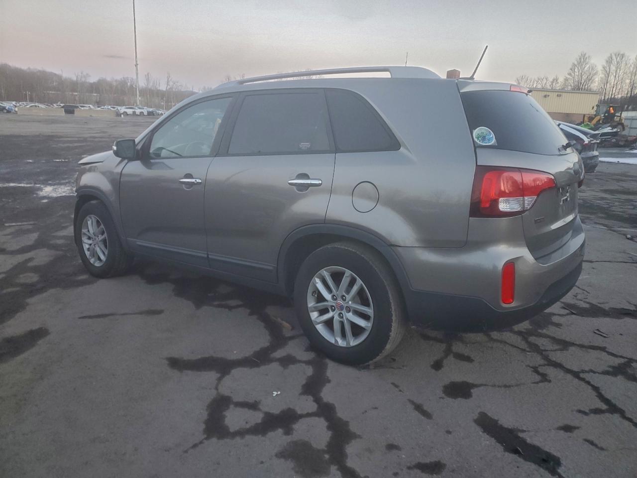 2014 KIA SORENTO LX photo 2