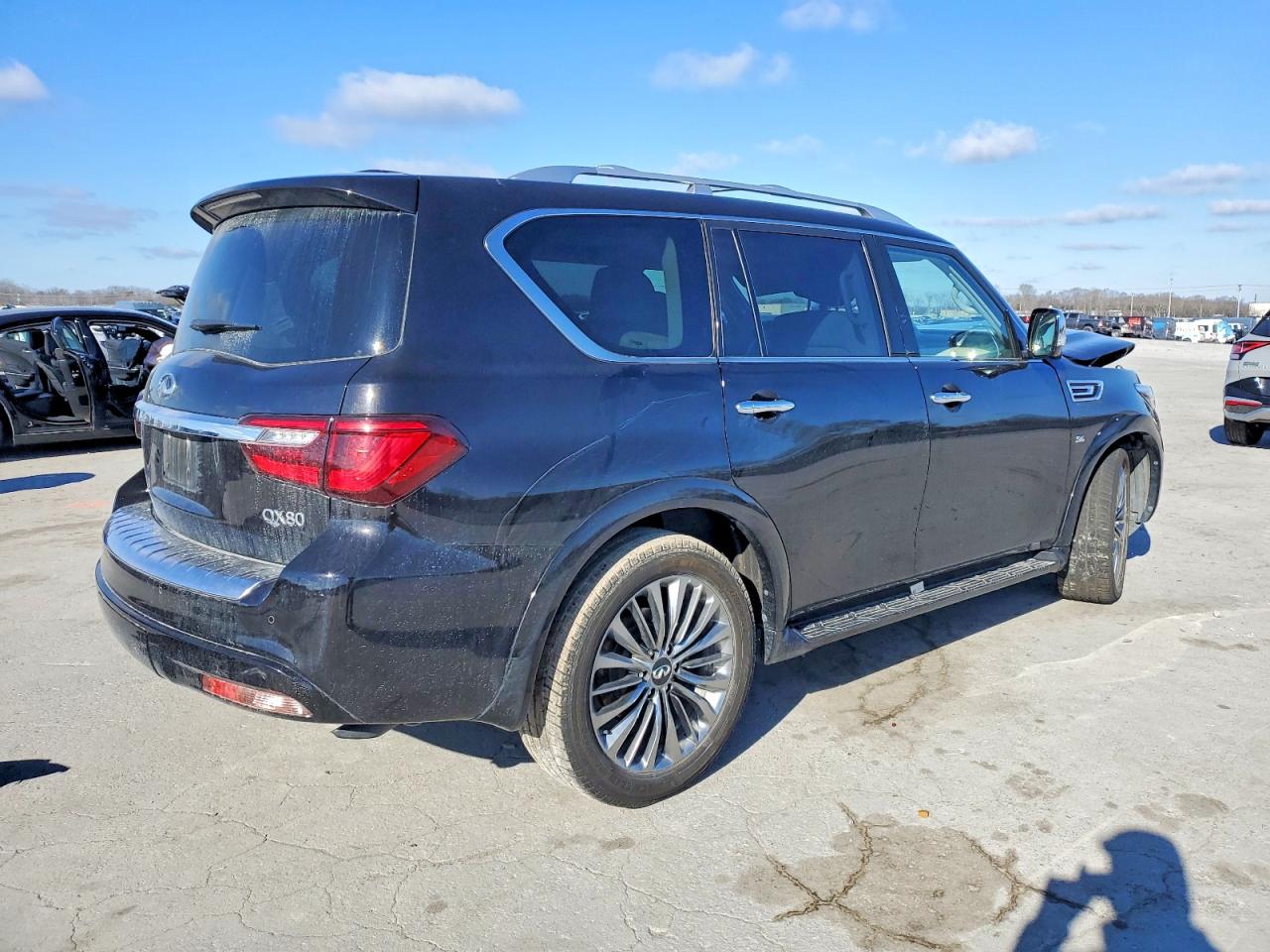 2019 INFINITI QX80 LUXE photo 3