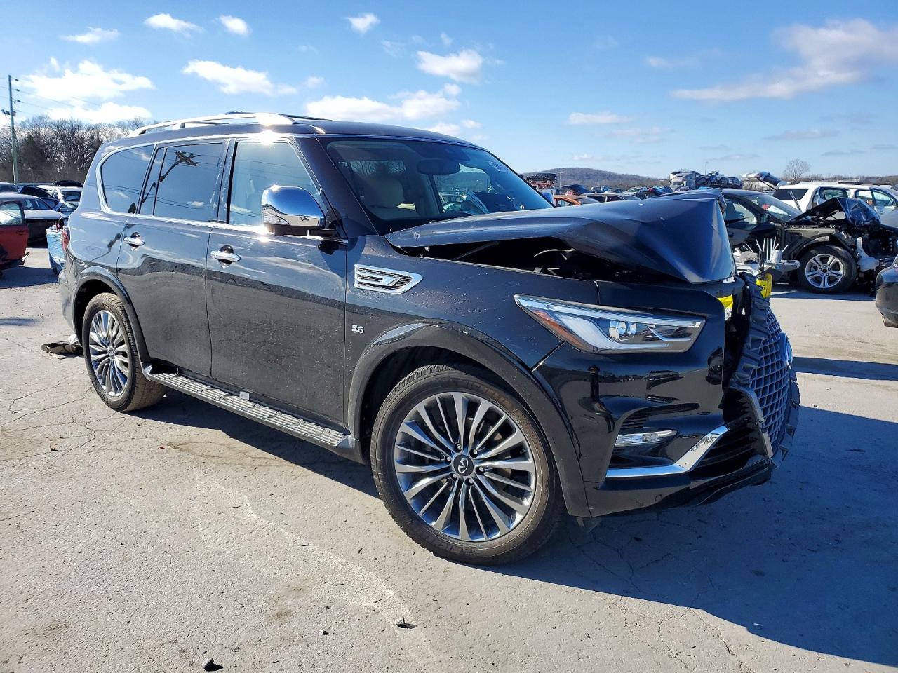 2019 INFINITI QX80 LUXE photo 4