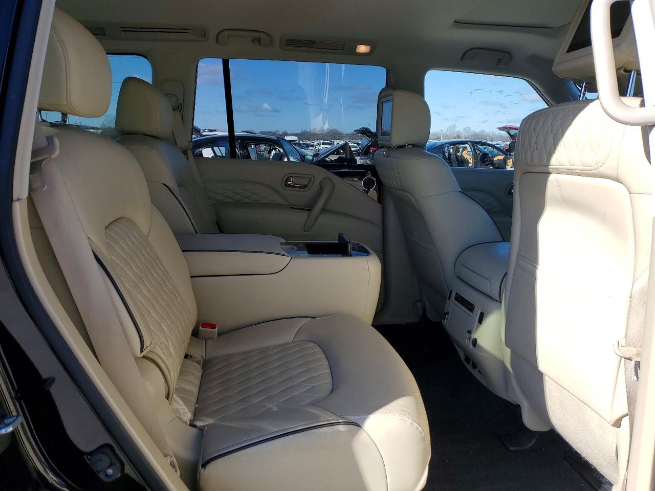 2019 INFINITI QX80 LUXE photo 10