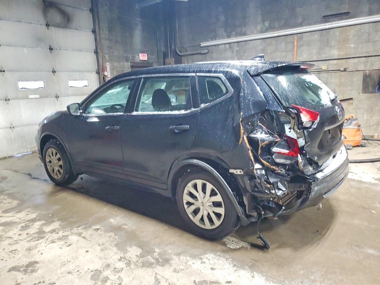 2018 NISSAN ROGUE S photo 2