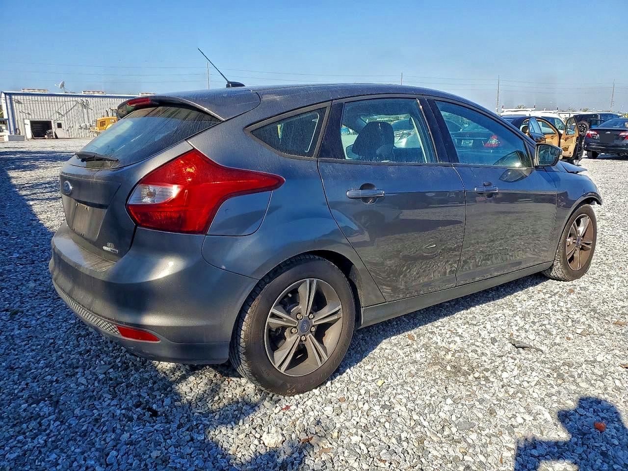 2014 FORD FOCUS SE photo 3