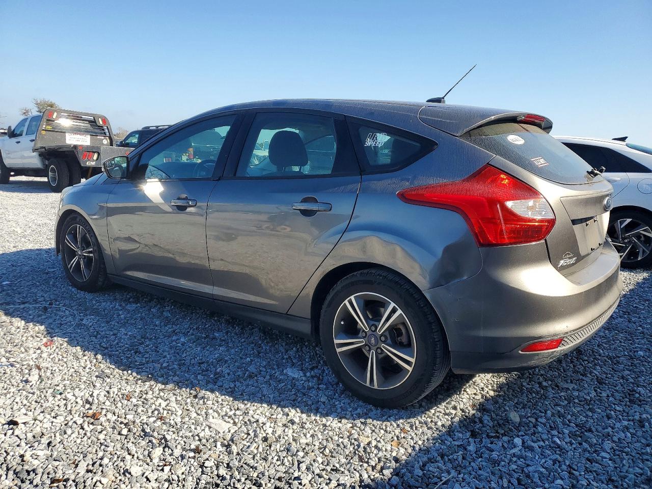 2014 FORD FOCUS SE photo 2