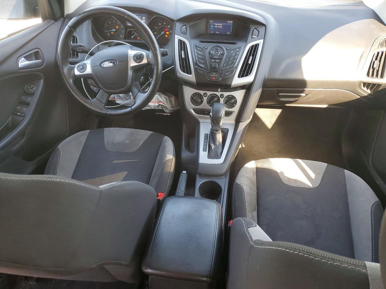 2014 FORD FOCUS SE photo 8