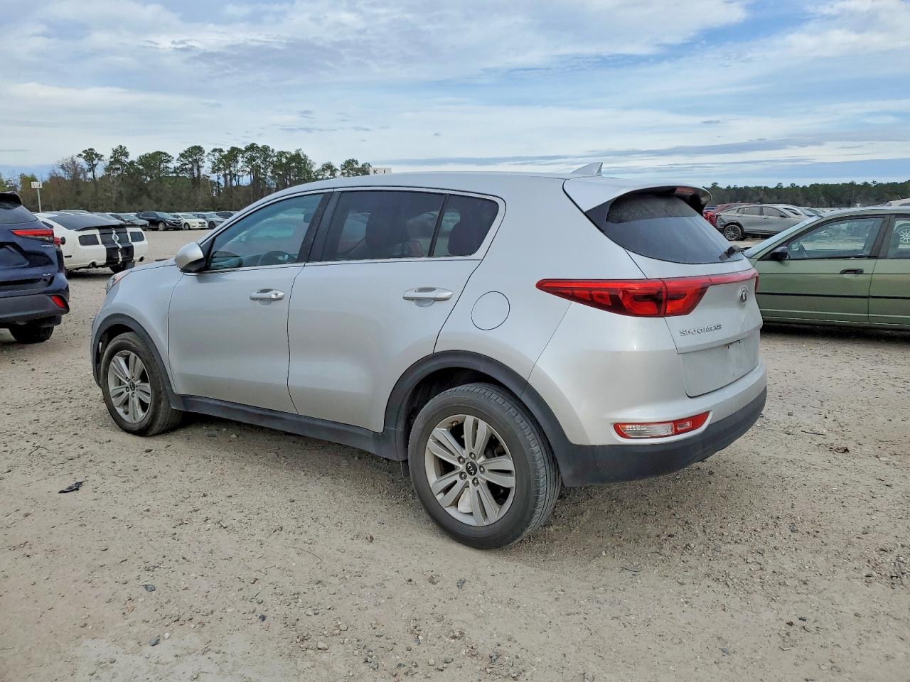 2018 KIA SPORTAGE LX photo 2