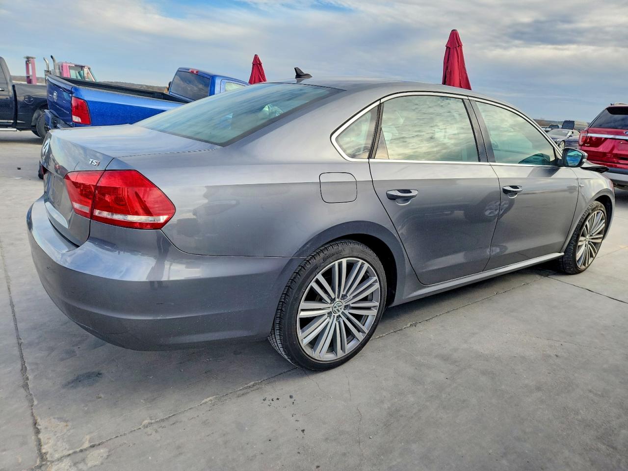 2015 VOLKSWAGEN PASSAT photo 3