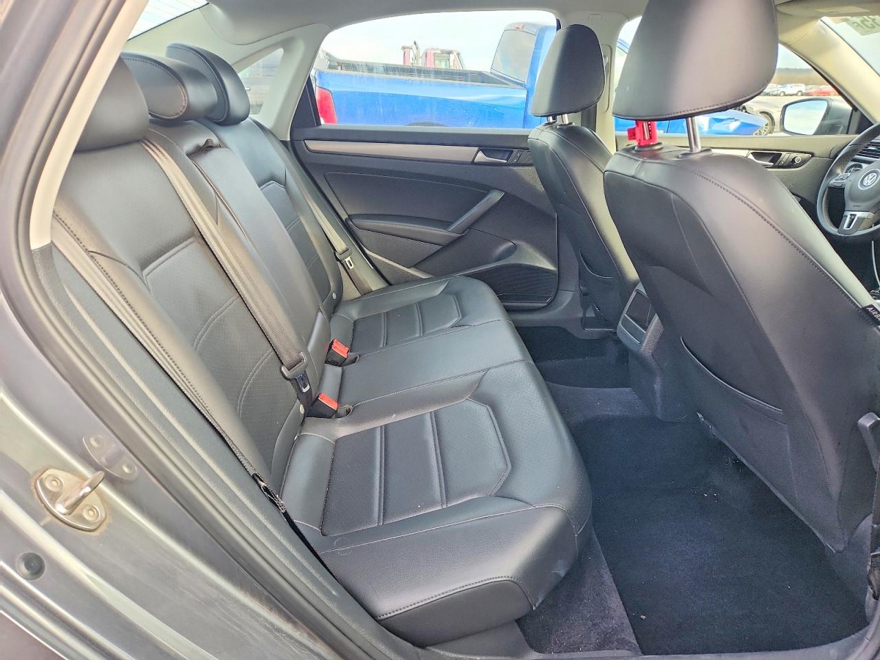 2015 VOLKSWAGEN PASSAT photo 10