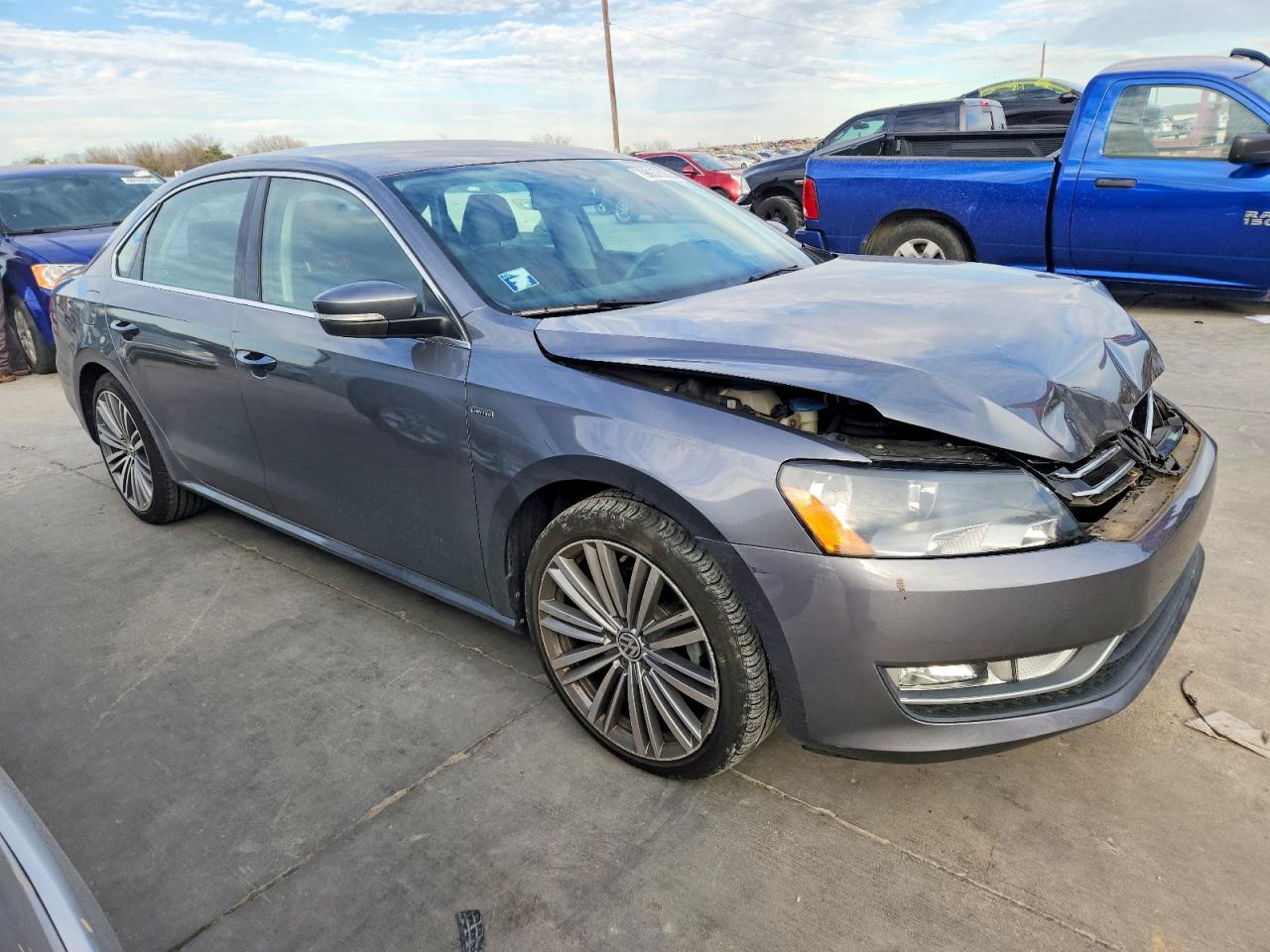 2015 VOLKSWAGEN PASSAT photo 4