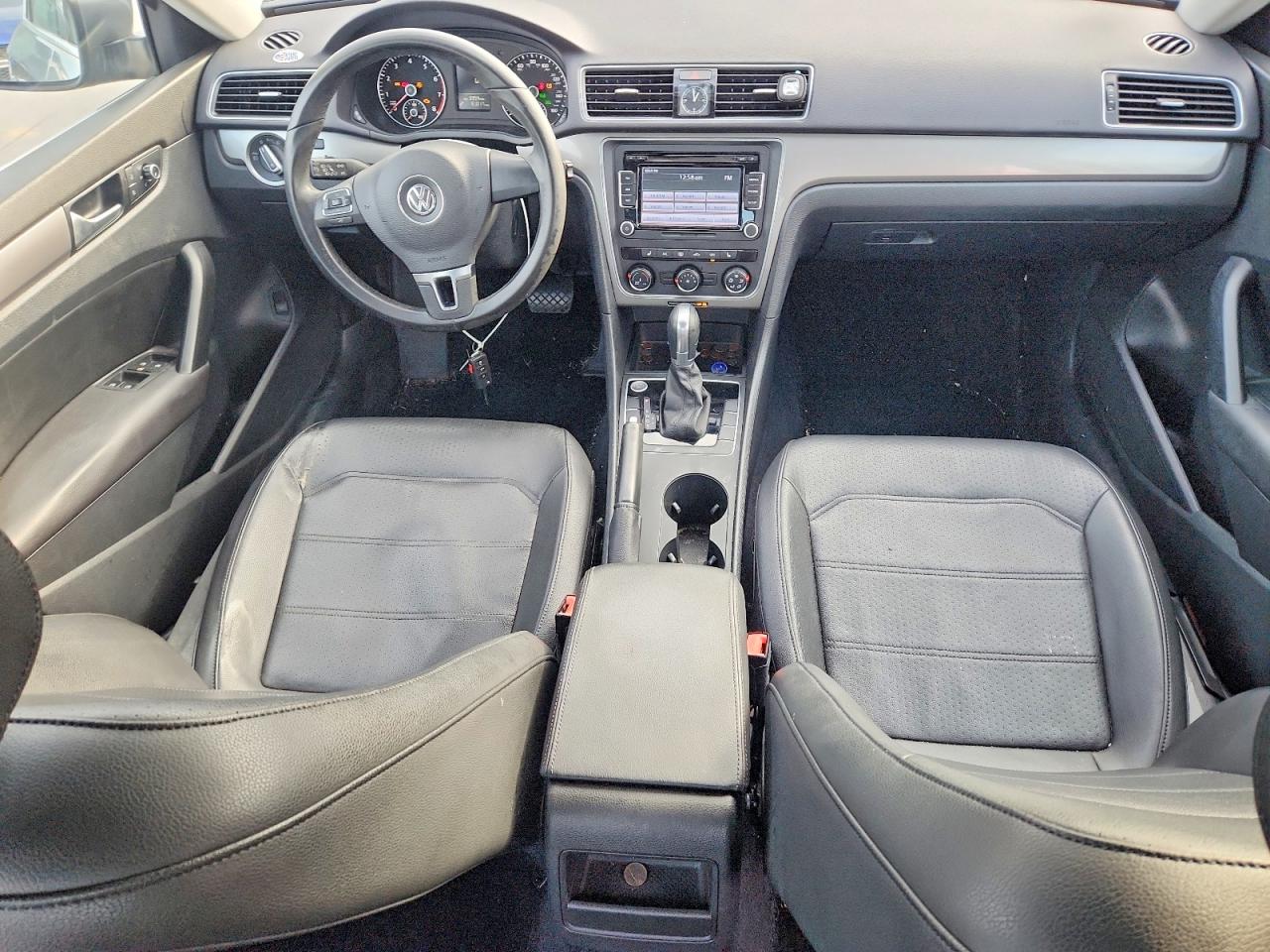 2015 VOLKSWAGEN PASSAT photo 8