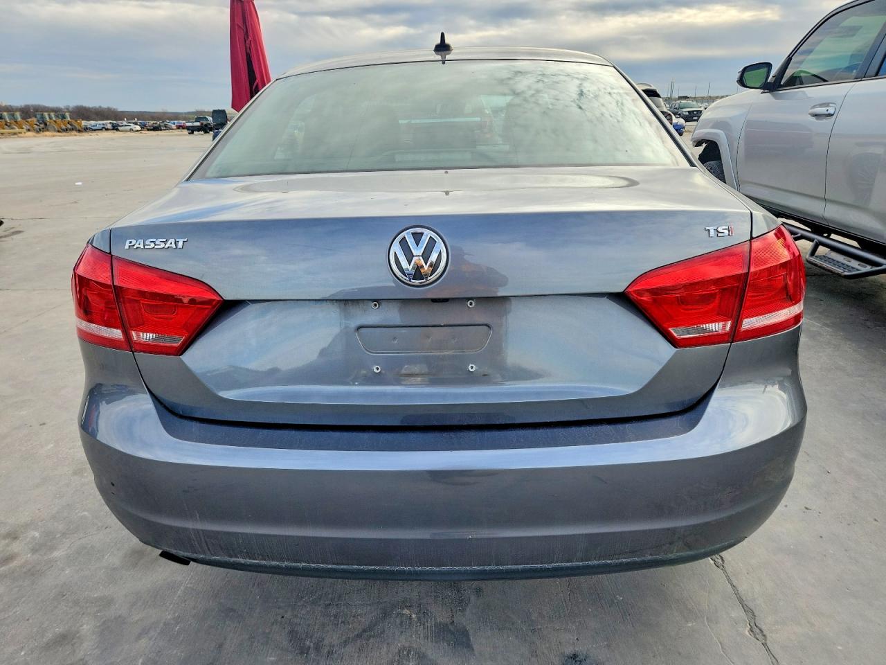 2015 VOLKSWAGEN PASSAT photo 6