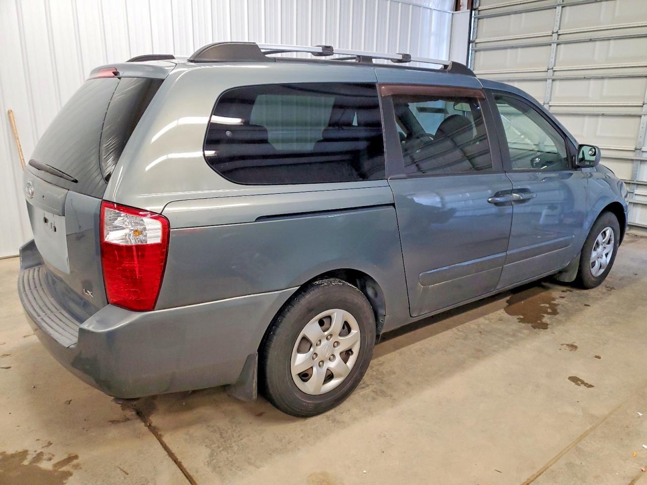 2008 KIA SEDONA LX photo 3