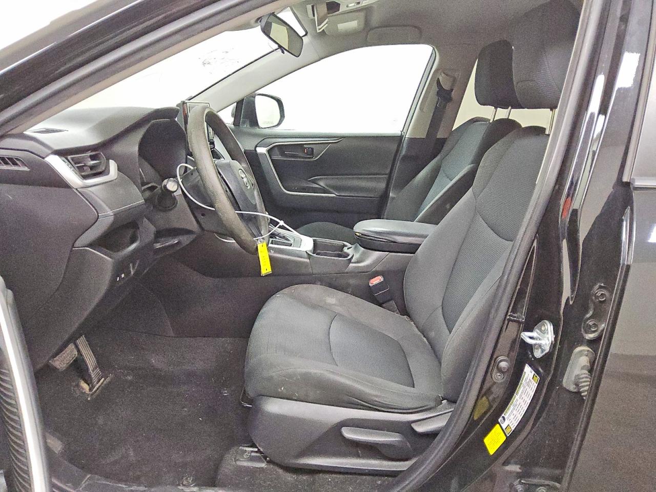 2021 TOYOTA RAV4 LE photo 7