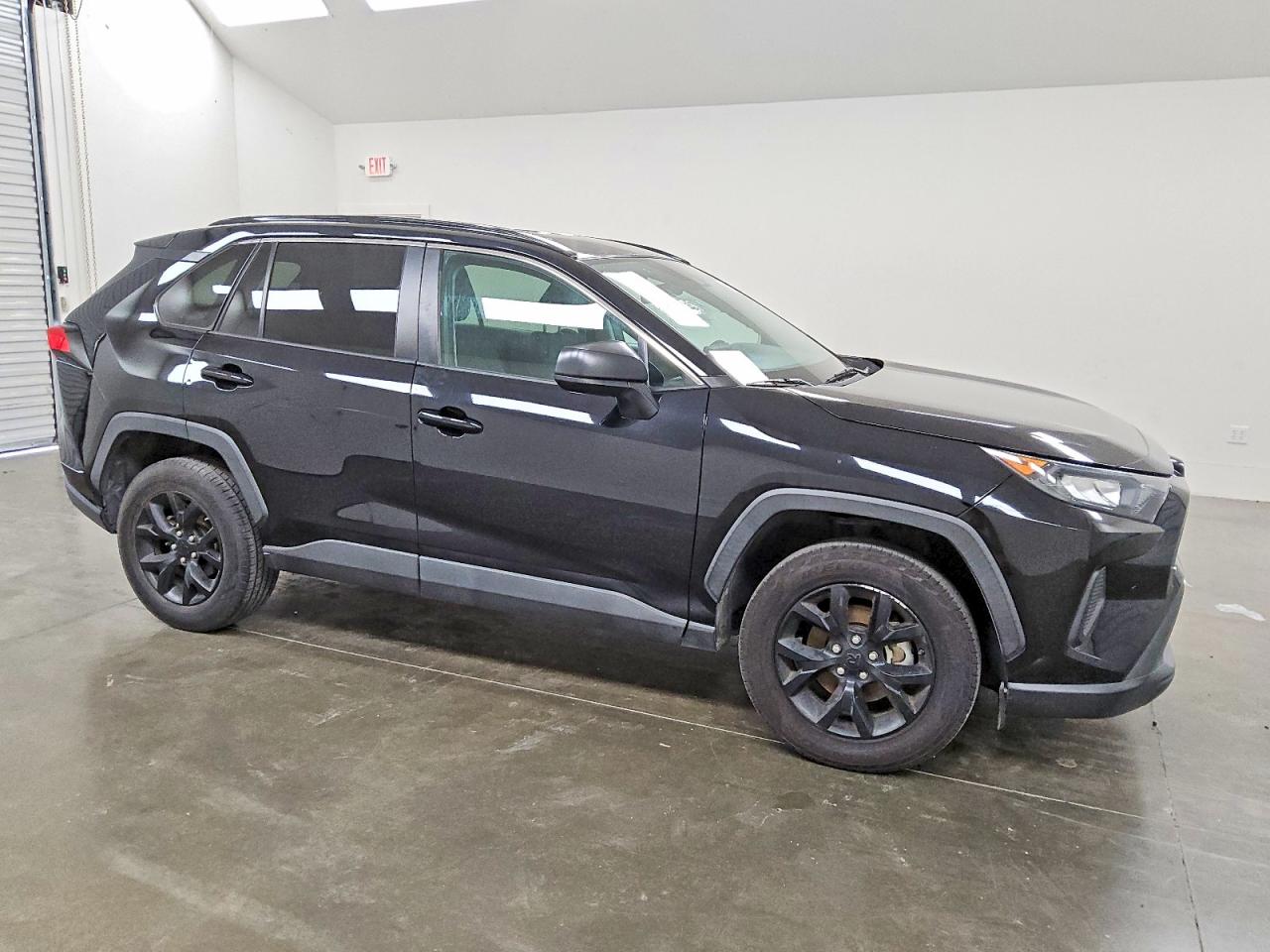 2021 TOYOTA RAV4 LE photo 4
