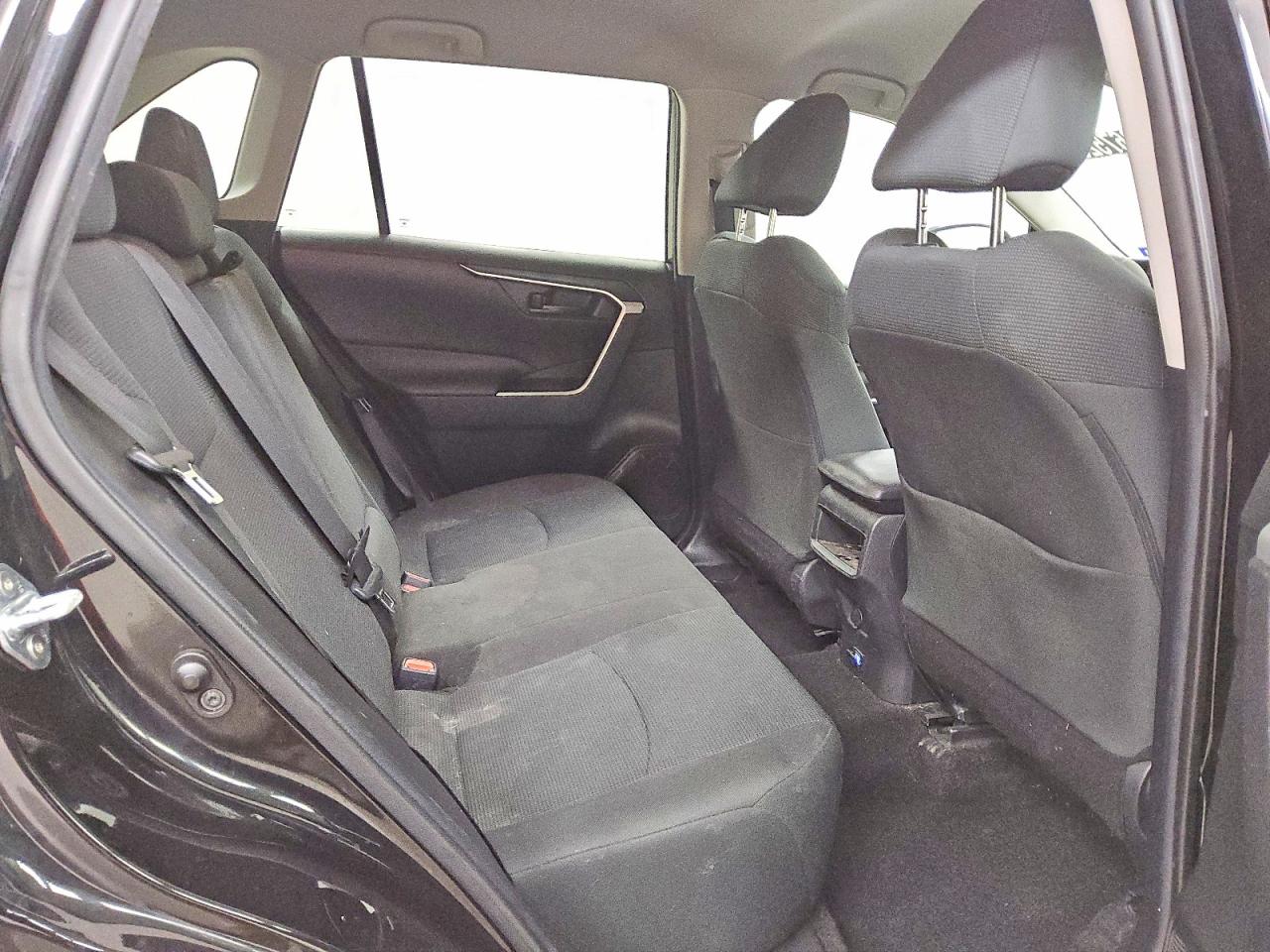 2021 TOYOTA RAV4 LE photo 11