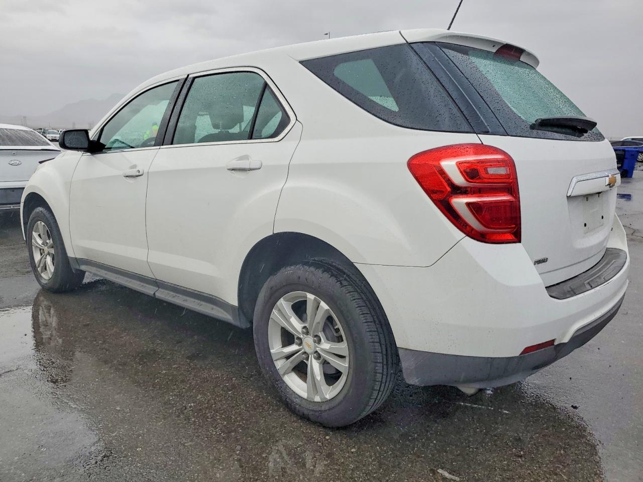 2016 CHEVROLET EQUINOX LS photo 2