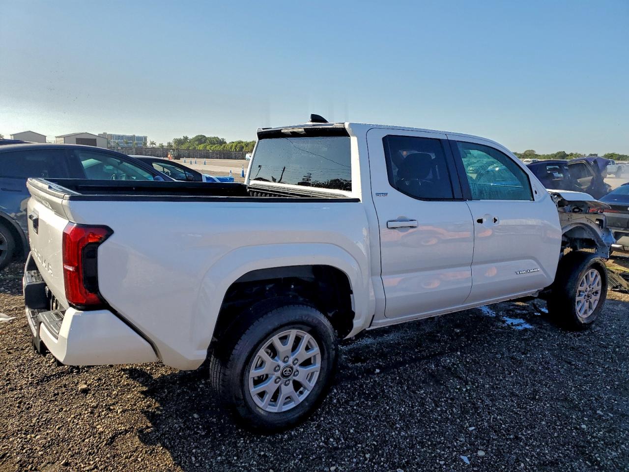 2024 TOYOTA TACOMA DOUBLE CAB photo 3