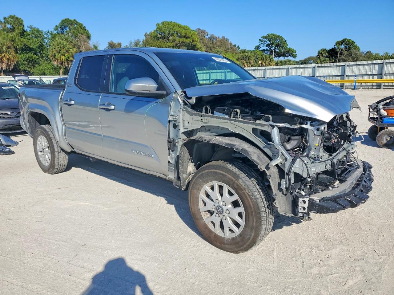 2025 TOYOTA TACOMA DOUBLE CAB photo 4