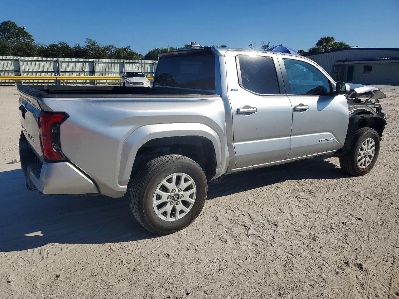 2025 TOYOTA TACOMA DOUBLE CAB photo 3