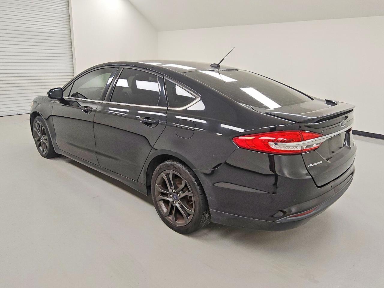 2018 FORD FUSION SE photo 2