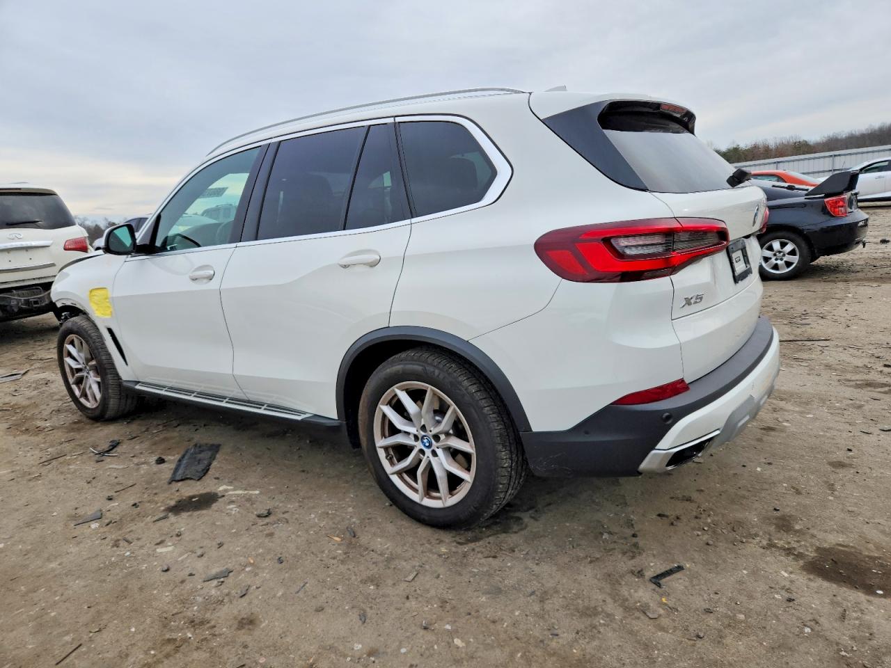 2022 BMW X5 XDRIVE45E photo 2