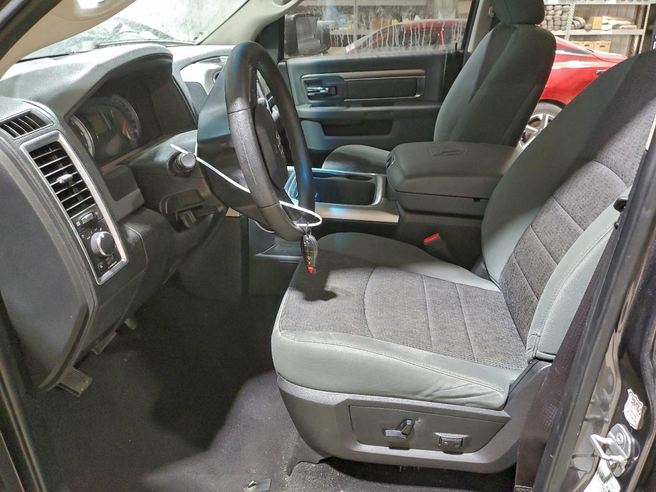 2017 RAM 1500 SLT photo 7