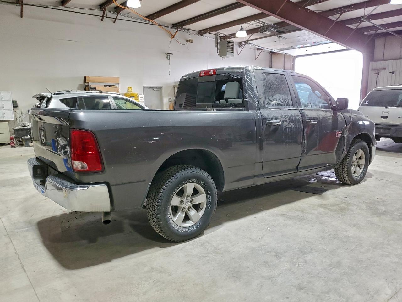 2017 RAM 1500 SLT photo 3
