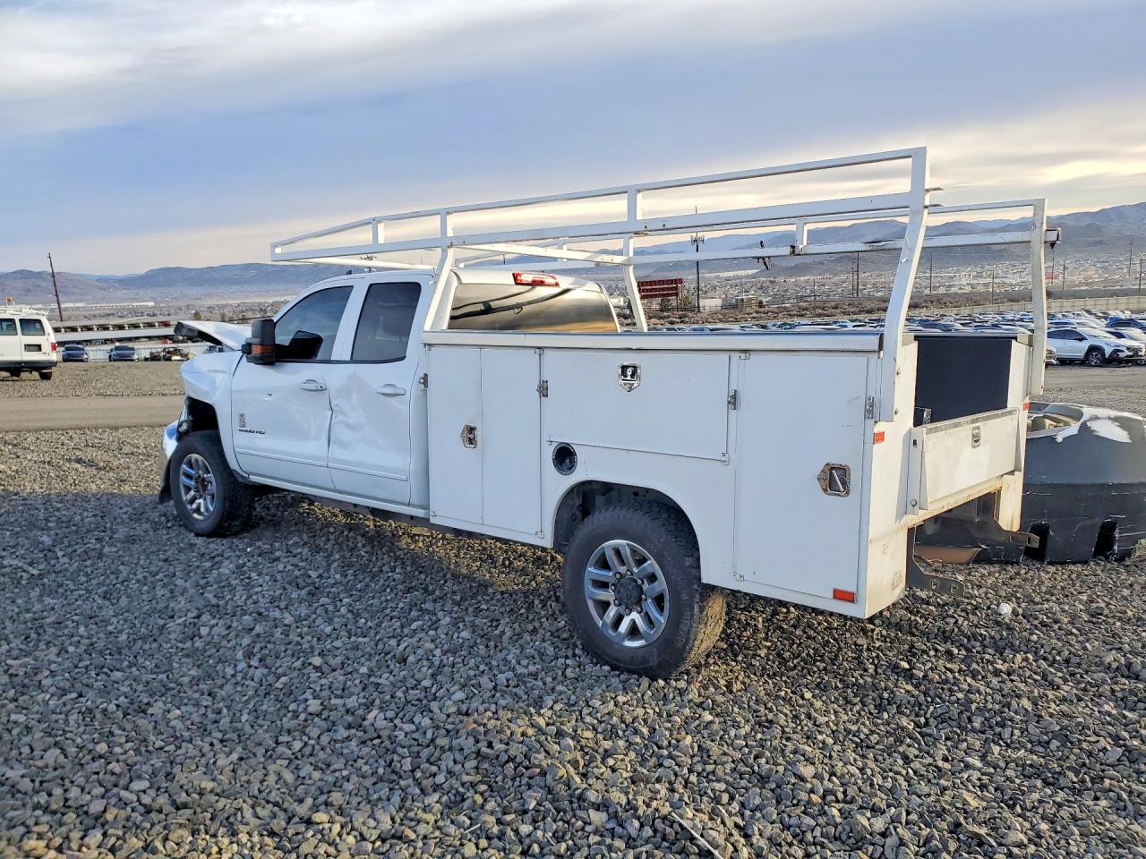 2016 CHEVROLET SILVERADO C3500 LT photo 2