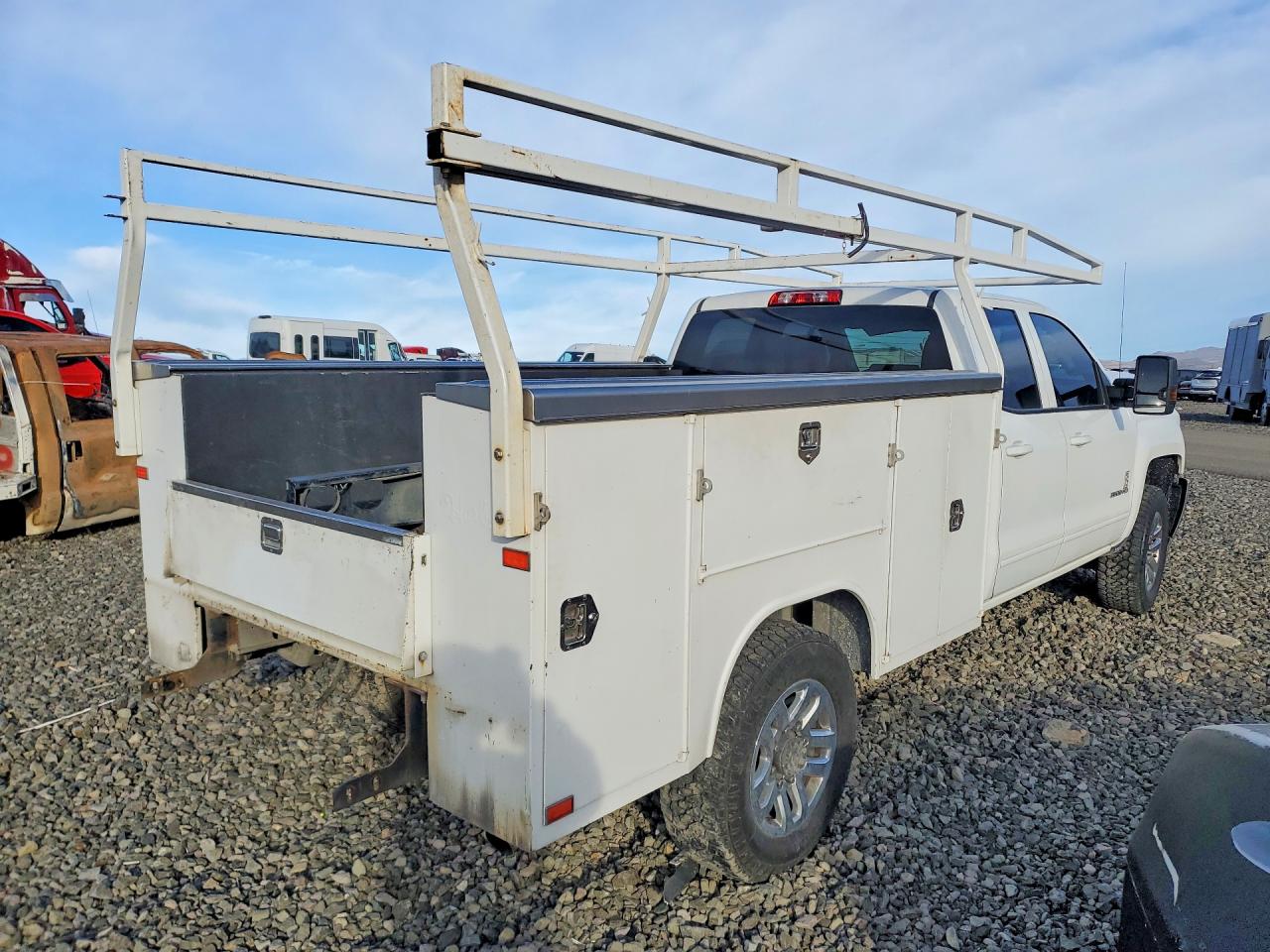 2016 CHEVROLET SILVERADO C3500 LT photo 3