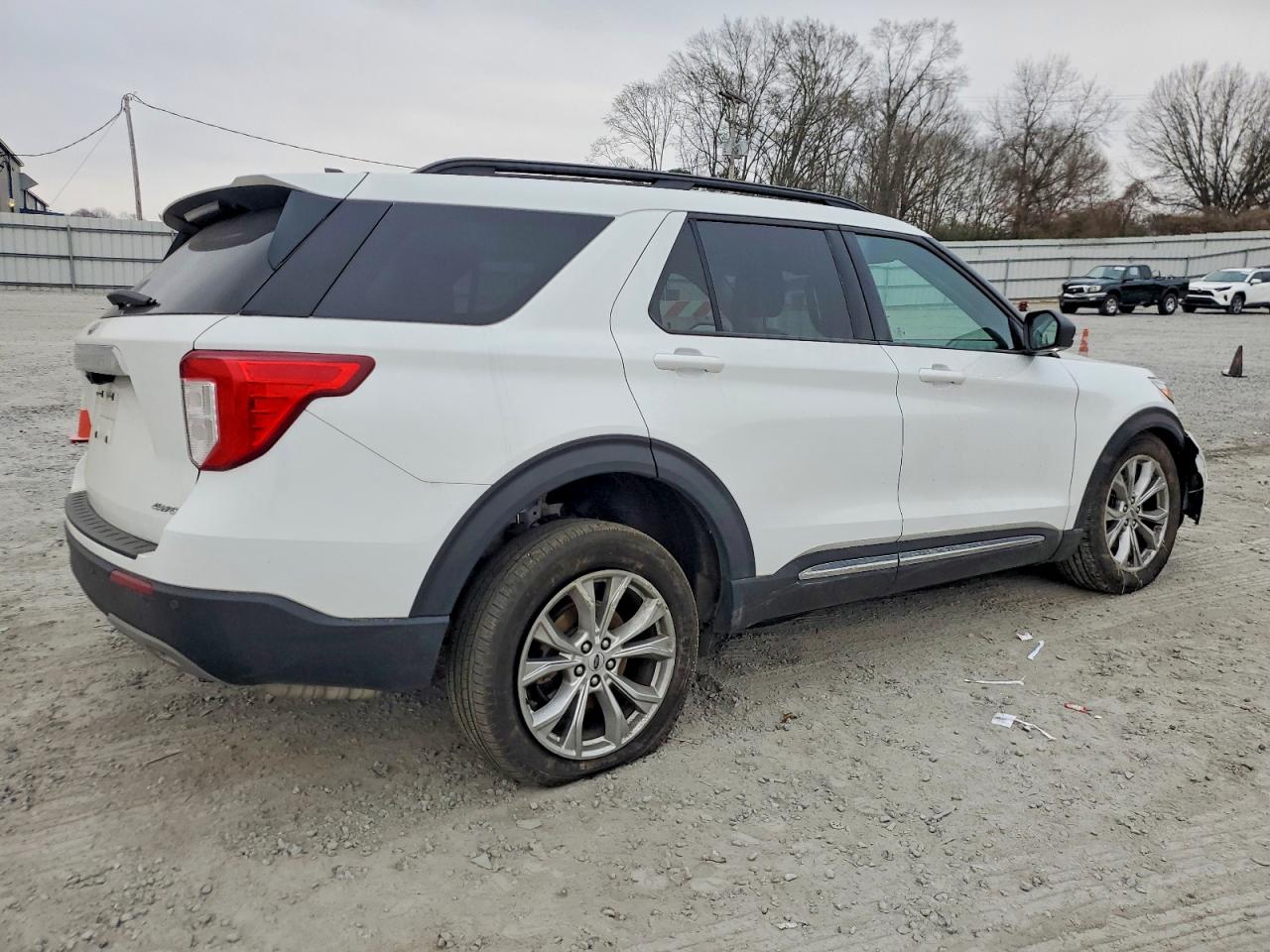 2021 FORD EXPLORER XLT photo 5
